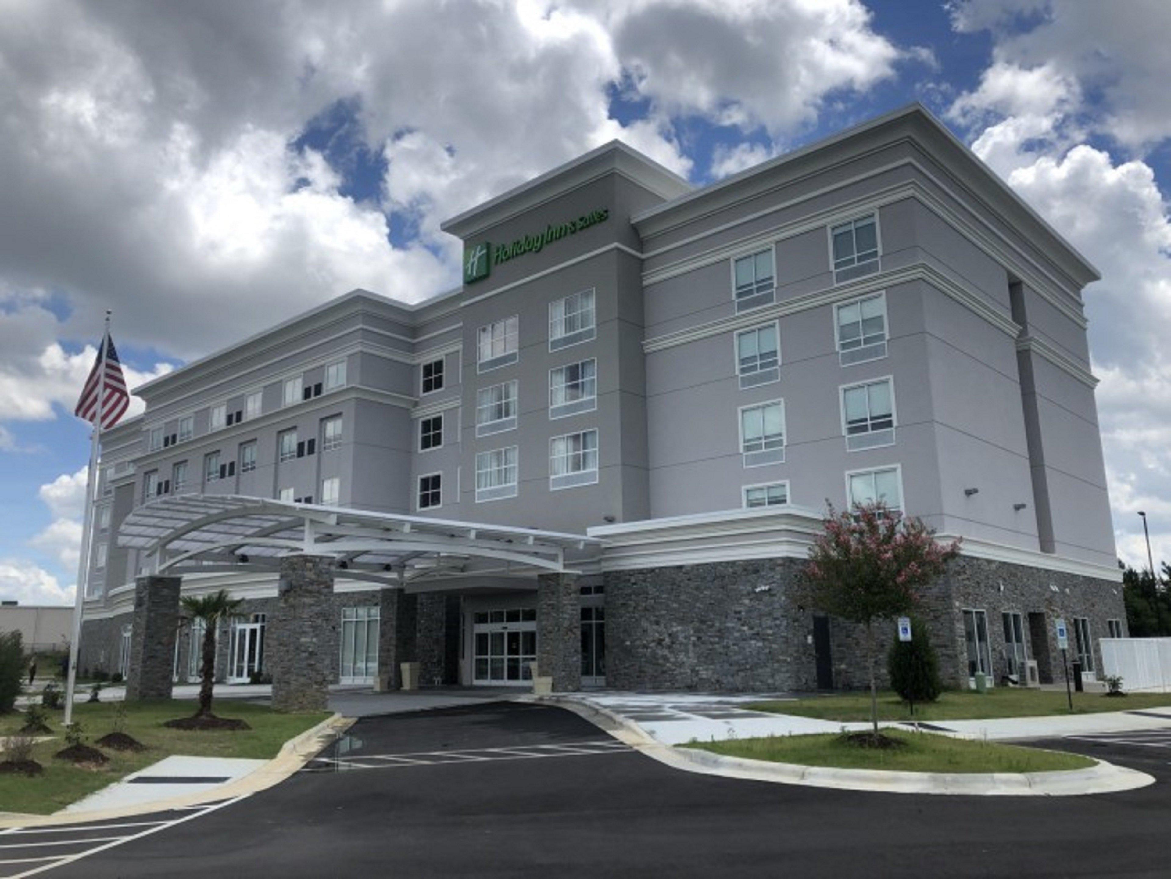 Holiday Inn & Suites - Fayetteville W-Fort Bragg Area By Ihg Exterior foto